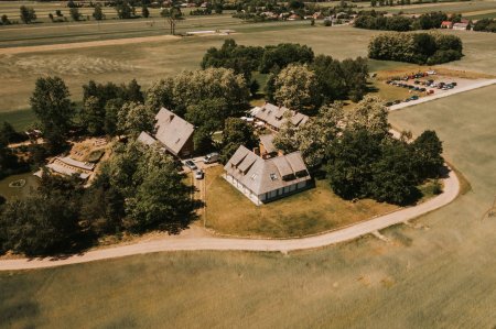 W Szczerym Polu – inspirujące konferencje i wydarzenia biznesowe w otoczeniu natury