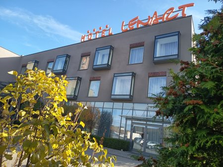 Industrialny design i biznesowa funkcjonalność – Hotel Lenart w Wieliczce redefiniuje standardy spotkań MICE