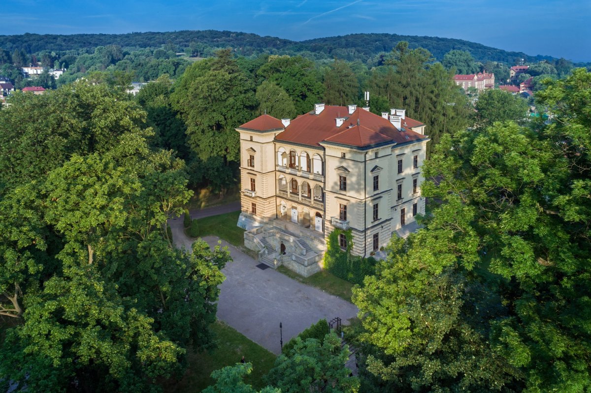 Zabytkowe wnętrza i nowoczesne wyposażenie, czyli Willa Decjusza!