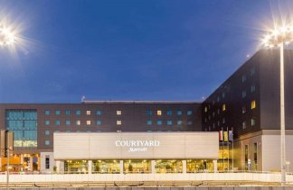 Hotele 4**** - Courtyard by Marriott Warsaw Airport - obiekt - zdjęcie 1 