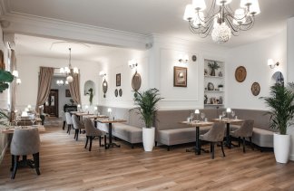 Hotele 3*** - Dwór Konstancin  - restaurant - zdjęcie 1 