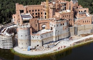 Nowy - Zamek w Stobnicy - obiekt - zdjęcie 1 