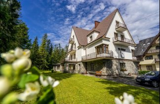 Zespół Dolina Białego fasada Pan Tadeusz