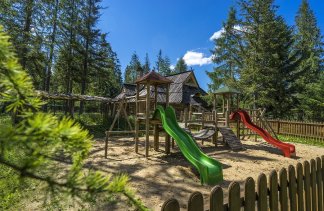 Zespół Dolina Białego plac zabaw Biały Potok