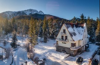 Zespół Dolina Białego fasada Pan Tadeusz