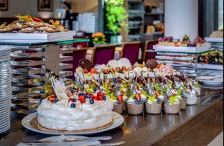 Hotele 4**** - Holiday Inn Warszawa Józefów - restaurant - zdjęcie 4 