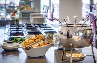 Hotele 4**** - Holiday Inn Warszawa Józefów - restaurant - zdjęcie 3 