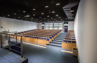 Uczelnie - Uczelnia Techniczno-Handlowa im. Heleny Chodkowskiej - obiekt - zdjęcie 4 