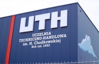 Uczelnie - Uczelnia Techniczno-Handlowa im. Heleny Chodkowskiej - obiekt - zdjęcie 1 