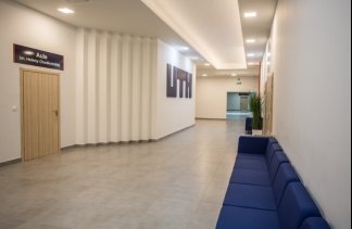 Uczelnie - Uczelnia Techniczno-Handlowa im. Heleny Chodkowskiej - obiekt - zdjęcie 3 