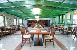 Hotele 3*** - Hotel Modrzewiówka - restaurant - zdjęcie 1 