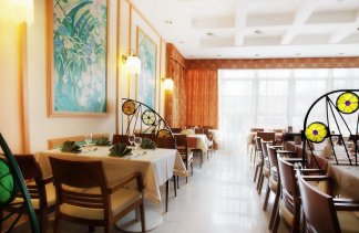 Hotele SPA - Hotel Termy Pałacowe w Nałęczowie - restaurant - zdjęcie 1 