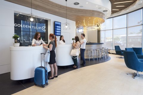 Hotele 4**** - Hotel Golden Tulip Warsaw Airport - zdjęcie 2