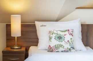 Hotele 3*** - Karczma Łabędź Hotel *** - Pokoje - zdjęcie 1 