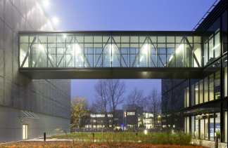 Uczelnie - Centrum Zaawansowanych Materiałów i Technologii CEZAMAT - obiekt - zdjęcie 2 