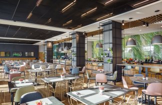 Hotele 4**** - Q Hotel Plus Wrocław Bielany - restaurant - zdjęcie 6 