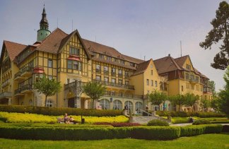 Obiekty kultury - Uzdrowiska Kłodzkie S.A. Grupa PGU  Teatr Zdrojowy im. S. Moniuszki - obiekt - zdjęcie 3 