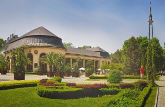 Obiekty kultury - Uzdrowiska Kłodzkie S.A. Grupa PGU  Teatr Zdrojowy im. S. Moniuszki - obiekt - zdjęcie 5 