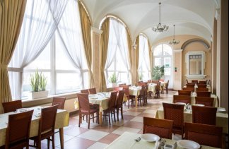Obiekty kultury - Uzdrowiska Kłodzkie S.A. Grupa PGU  Teatr Zdrojowy im. S. Moniuszki - restaurant - zdjęcie 2 