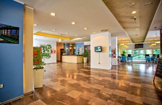 Hotele ** - Hotel Karolinka - obiekt - zdjęcie 2 