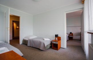 Hotele ** - Hotel Karolinka - Pokoje - zdjęcie 6 