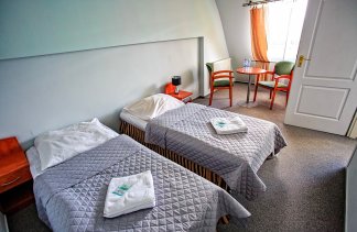 Hotele ** - Hotel Karolinka - Pokoje - zdjęcie 11 
