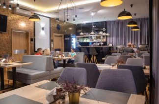Hotele konferencyjne - HOLISTIC Centrum Terapii Mięśniowo-Powięziowej - restaurant - zdjęcie 1 