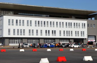 Obiekty konferencyjne - Centrum Szkoleniowo-Konferencyjne Autodrom Jastrząb - obiekt - zdjęcie 1 