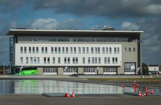 Obiekty konferencyjne - Centrum Szkoleniowo-Konferencyjne Autodrom Jastrząb - obiekt - zdjęcie 2 