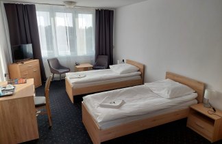 Obiekty szkoleniowe - PZN Ośrodek Rehabilitacji i Szkolenia „HOMER" - Pokoje - zdjęcie 1 