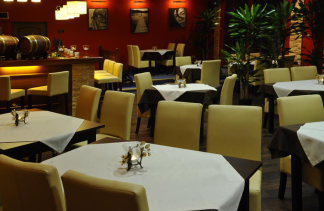 Hotele 3*** - Hotel Złote Dęby - restaurant - zdjęcie 1 