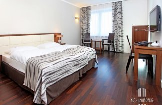 Ośrodki szkoleniowe - Kolumna Park - obiekt - zdjęcie 5 