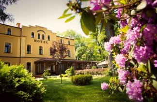 Hotele 3*** - Hotel Restauracja Dąbrówka - obiekt - zdjęcie 1 