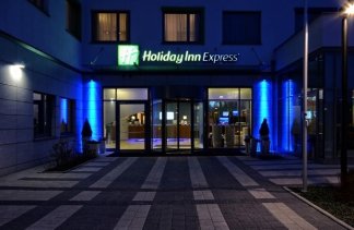 Hotele 3*** - Holiday Inn Express Warsaw Airport - obiekt - zdjęcie 1 