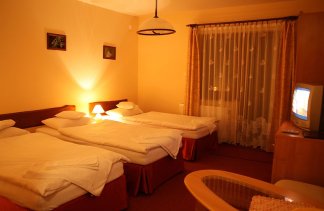 Ośrodki szkoleniowe - Kompleks Rekreacyjno-Sportowy "Dom nad Jeziorem" - Pokoje - zdjęcie 1 