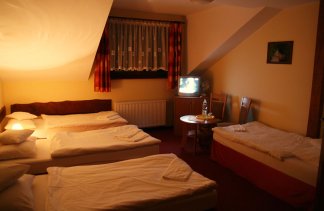 Ośrodki szkoleniowe - Kompleks Rekreacyjno-Sportowy "Dom nad Jeziorem" - Pokoje - zdjęcie 2 