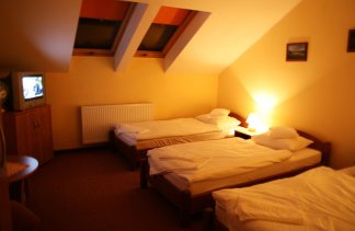 Ośrodki szkoleniowe - Kompleks Rekreacyjno-Sportowy "Dom nad Jeziorem" - Pokoje - zdjęcie 5 