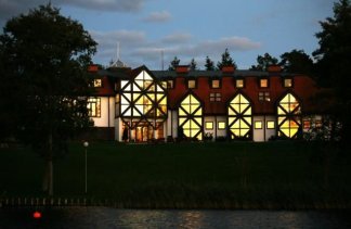 Obiekty szkoleniowe - Polska Akademia Nauk Dom Pracy Twórczej w Wierzbie - obiekt - zdjęcie 1 