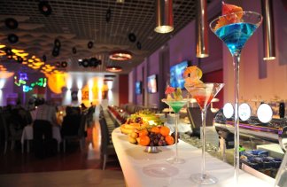 nowoczesne - Sunny Club - obiekt - zdjęcie 2 